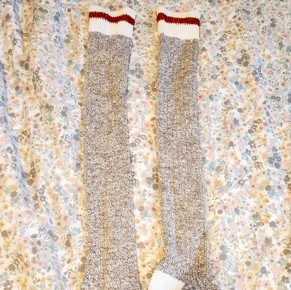 Knee/thigh-high socks